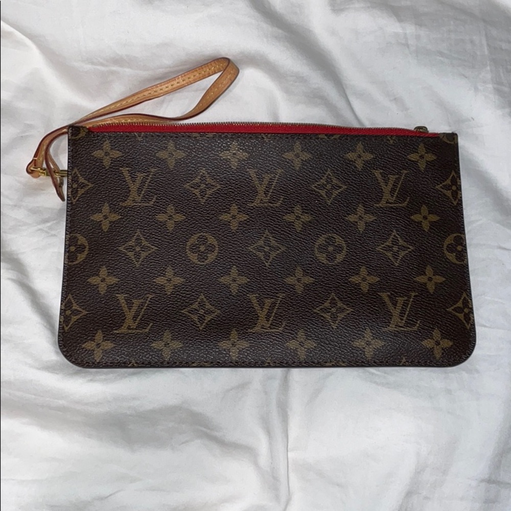 Louis Vuitton Monogrammed Neverfull Pochet…